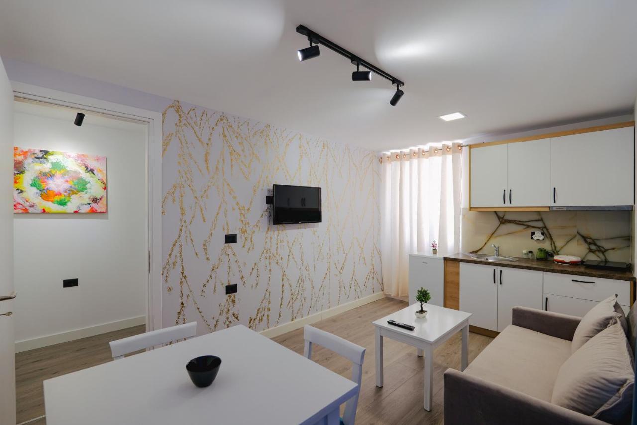 2E Apartments Sarandë Exteriör bild