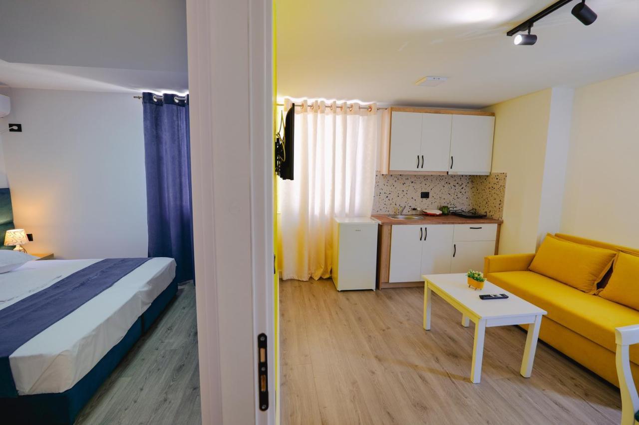 2E Apartments Sarandë Exteriör bild